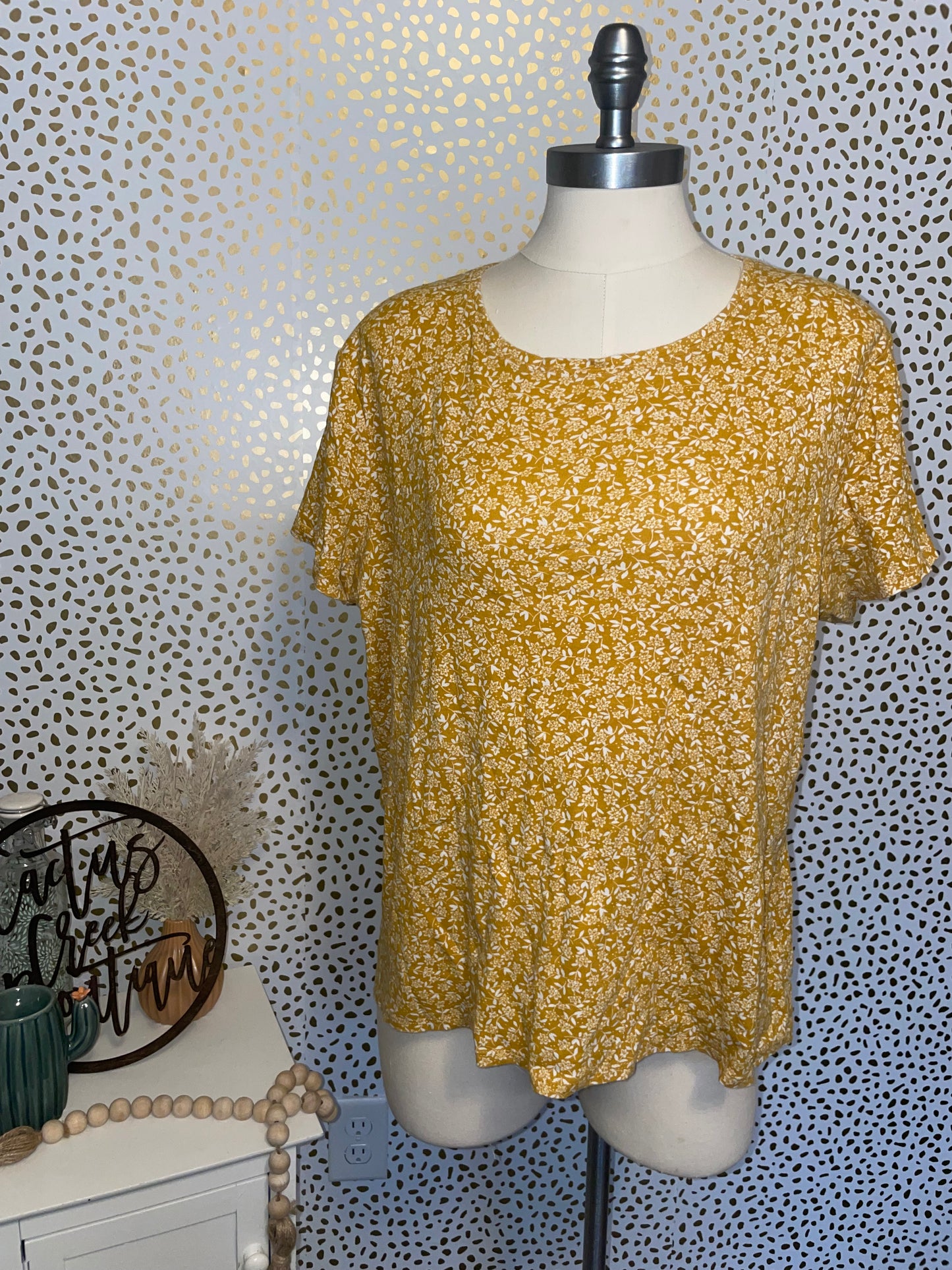 Mustard floral tee xl *final sale*
