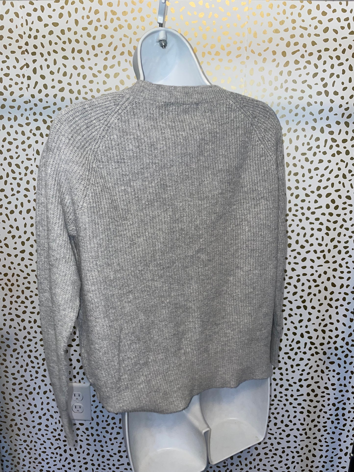 Old navy sweater XS *final sale*